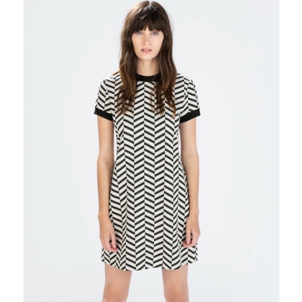 SOLD‼️ Zara jacquard short sleeve dress - Picture 1 of 5
