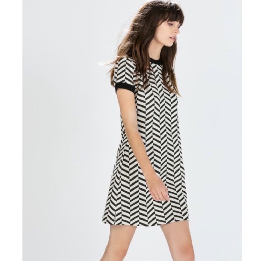 SOLD‼️ Zara jacquard short sleeve dress - Picture 2 of 5