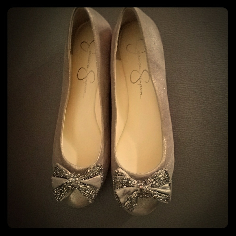 Pewter flat with bow