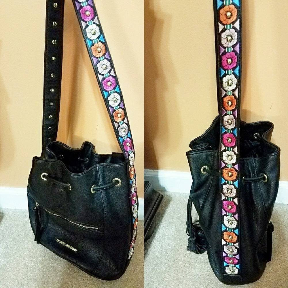 Black shoulder bag with floral print
