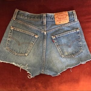 Levi’s 501 medium wash cutoff shorts