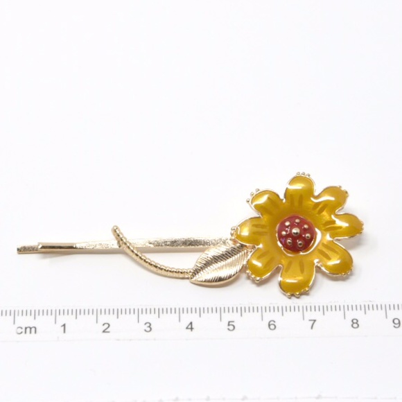 Two Pairs of Long Daisy Flower Enamel Bobby Pins - Picture 4 of 5