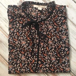 FOREVER 21 Black ruffle collared floral top!❤️