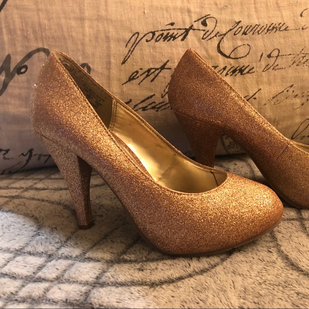 GLO Jeans Gold Glitter Pump