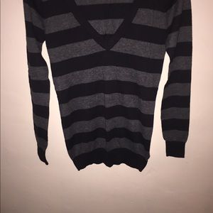 V neck stripped sweater
