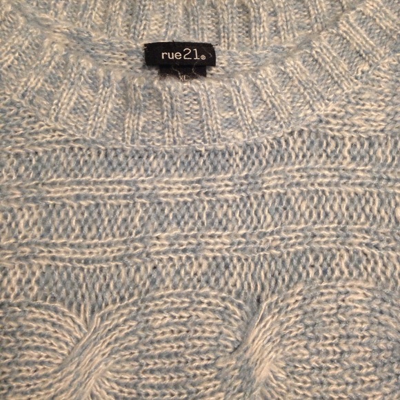 Fuzzy sweater - Picture 2 of 3