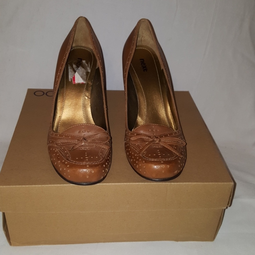 Women's high heel shoes