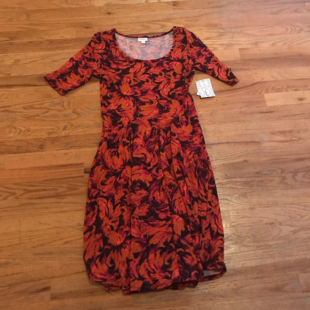 LuLaRoe Nicole Dress. NWT size Large