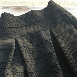 H&M thick elastic waisted black skirt! ❤️