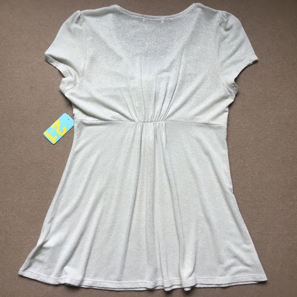 ❌SOLD Forever21 Cream Silver Sparkly Top - Picture 3 of 5