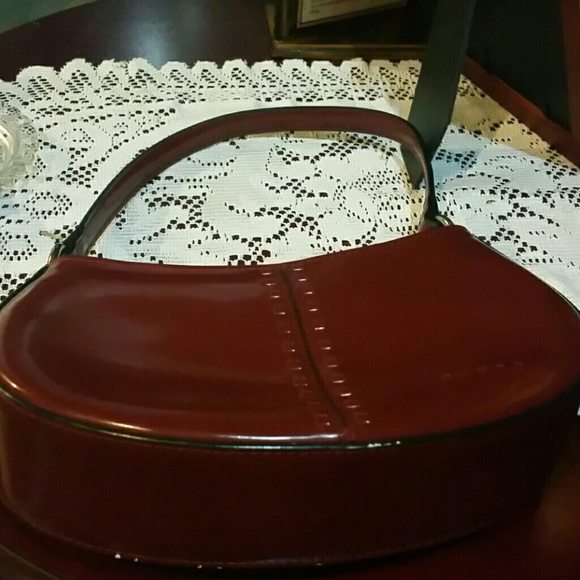 Classic Burgundy GUESS purse - Picture 6 of 7