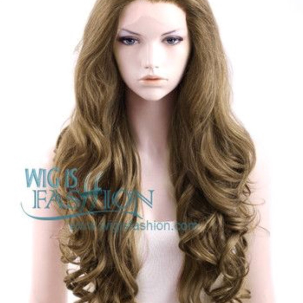 Premium never worn dirty blonde wavy wig 18”