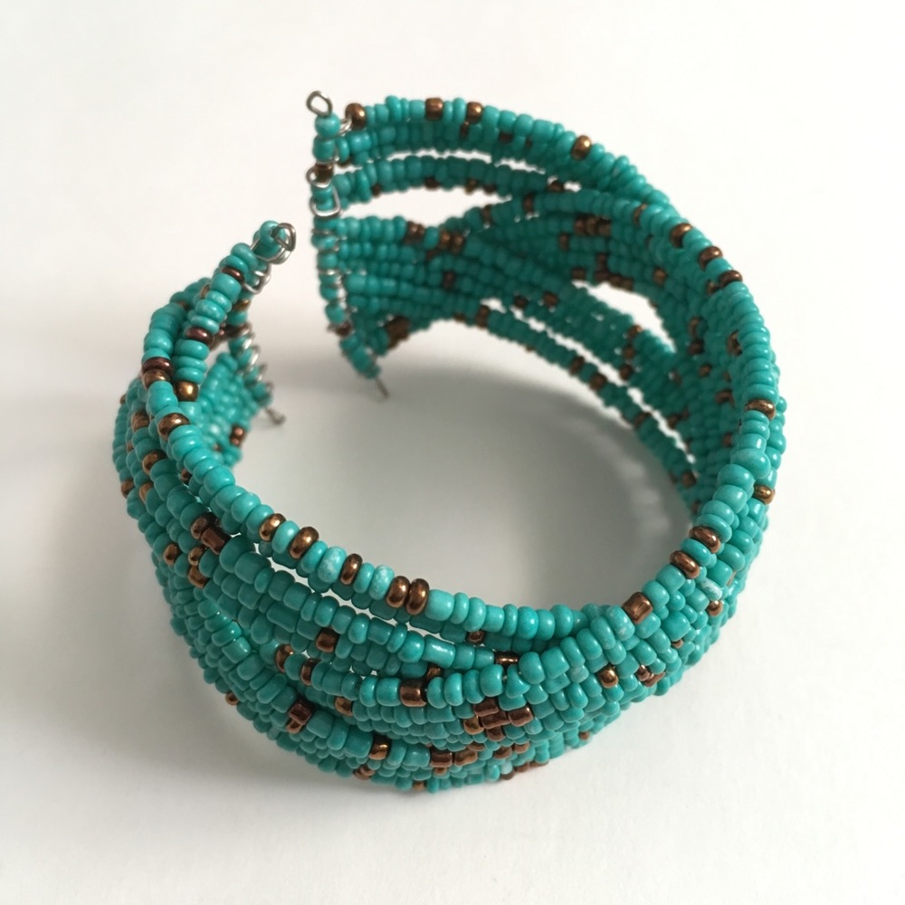 Turquoise beaded bracelet.