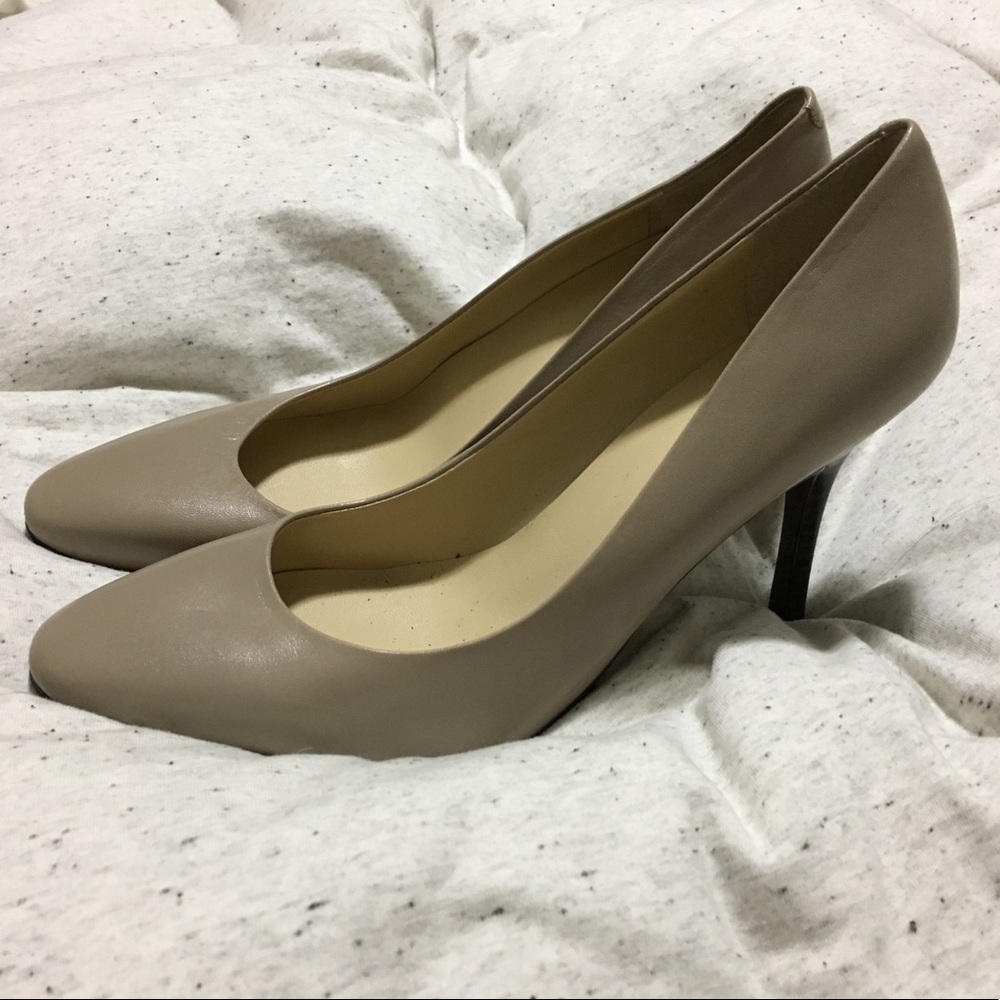 LAUREN by Ralph Lauren Nude/Tan Heels, Size 9