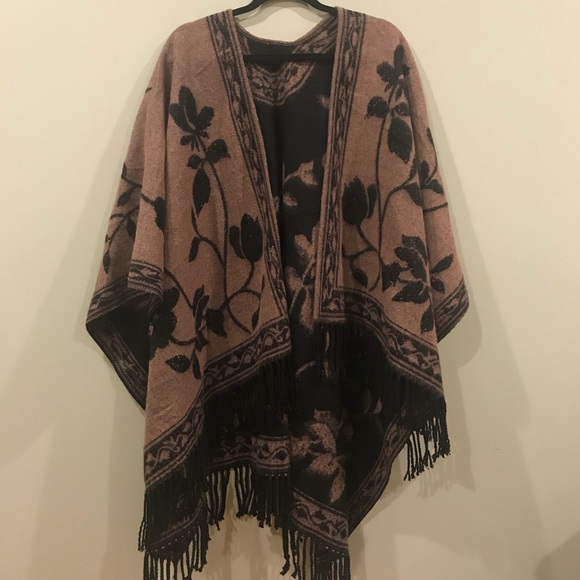 unknown Sweaters - ❤️ Shawl Wrap Fringe Brown & Black