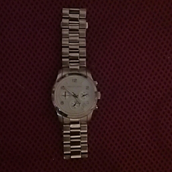 Michael Kors mk5055 gold watch - Picture 2 of 2