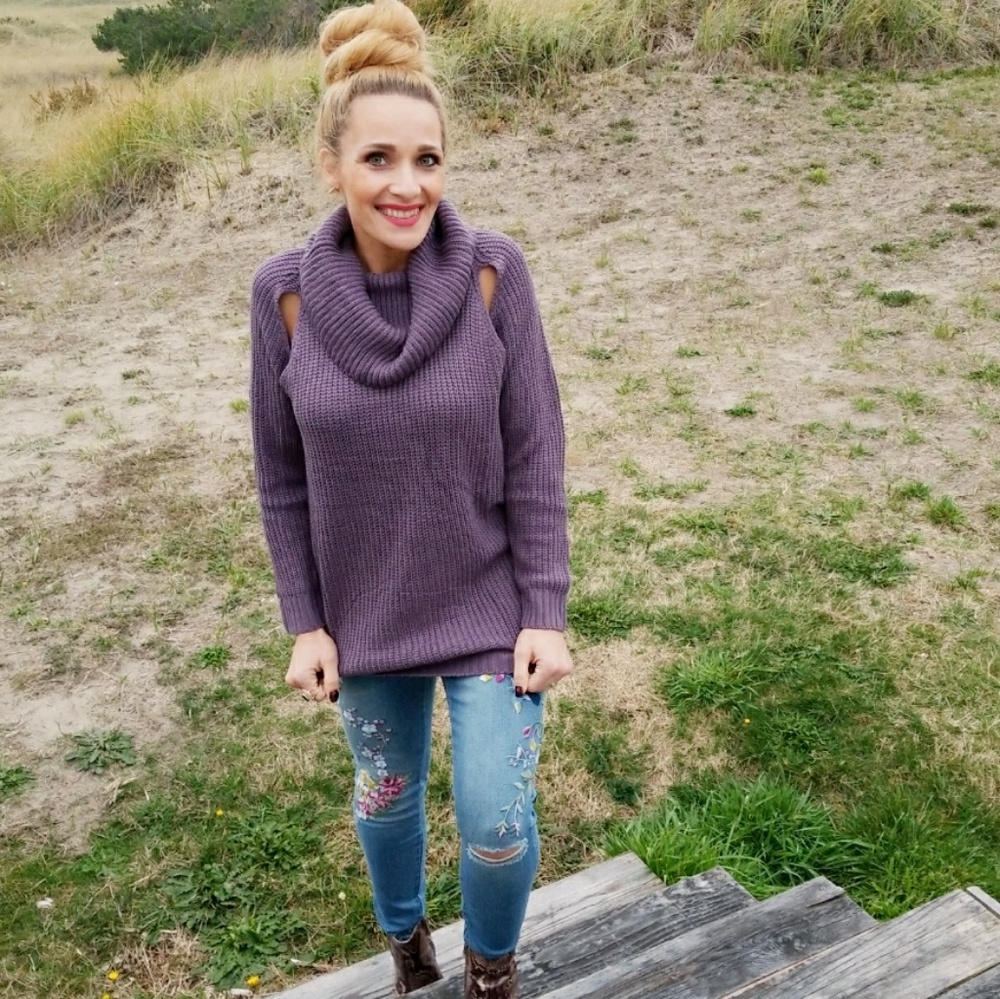 💋SOLD OUT💋Lavender SWEATER - Picture 4 of 4