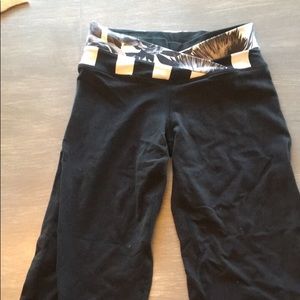 Lululemon crops size 4