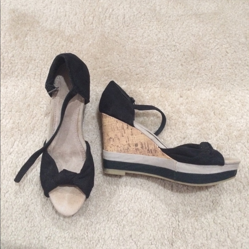 Dual toned wedges
