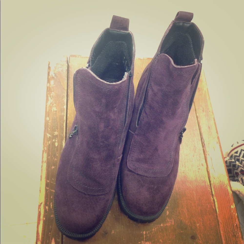 Plum color regence boots