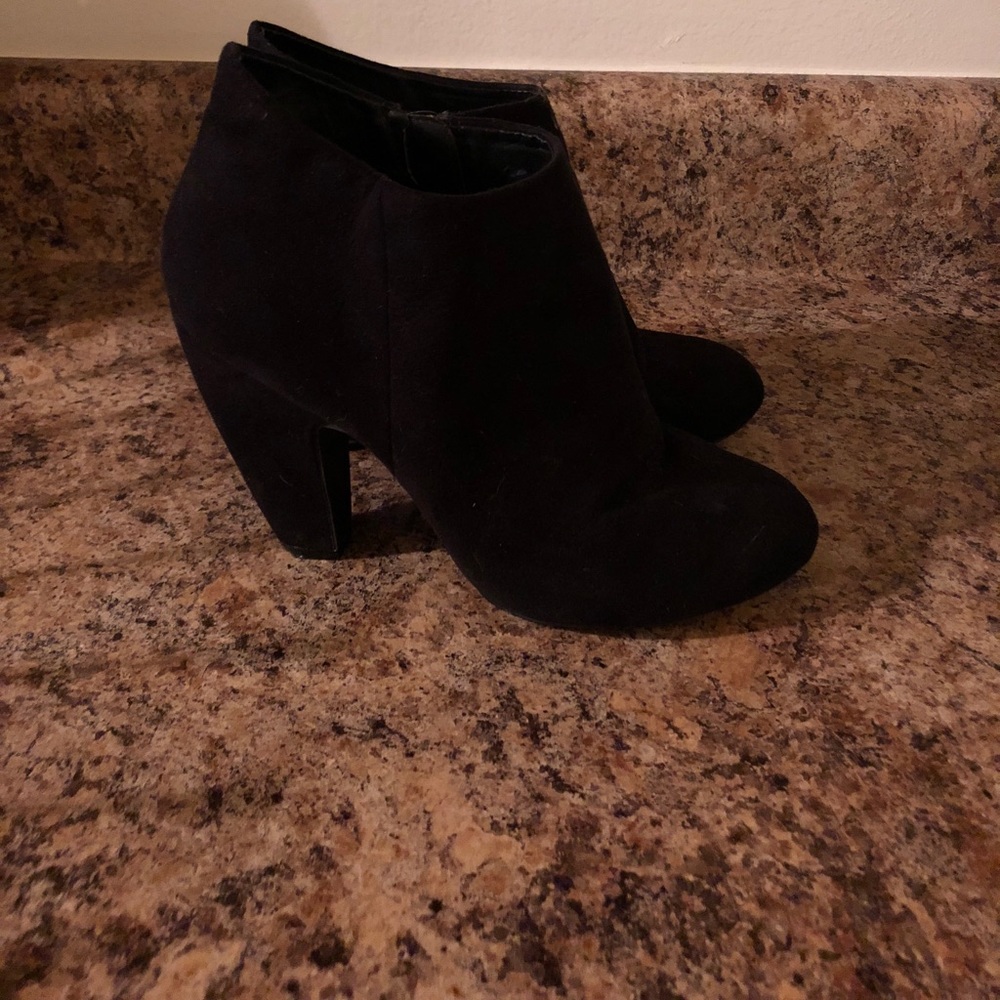 Little black zipper booties black and gold