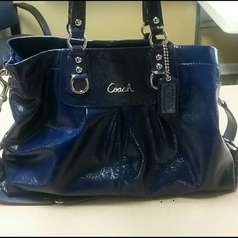 Beautiful Coach Purse Patent Leather Authentic💯✔️