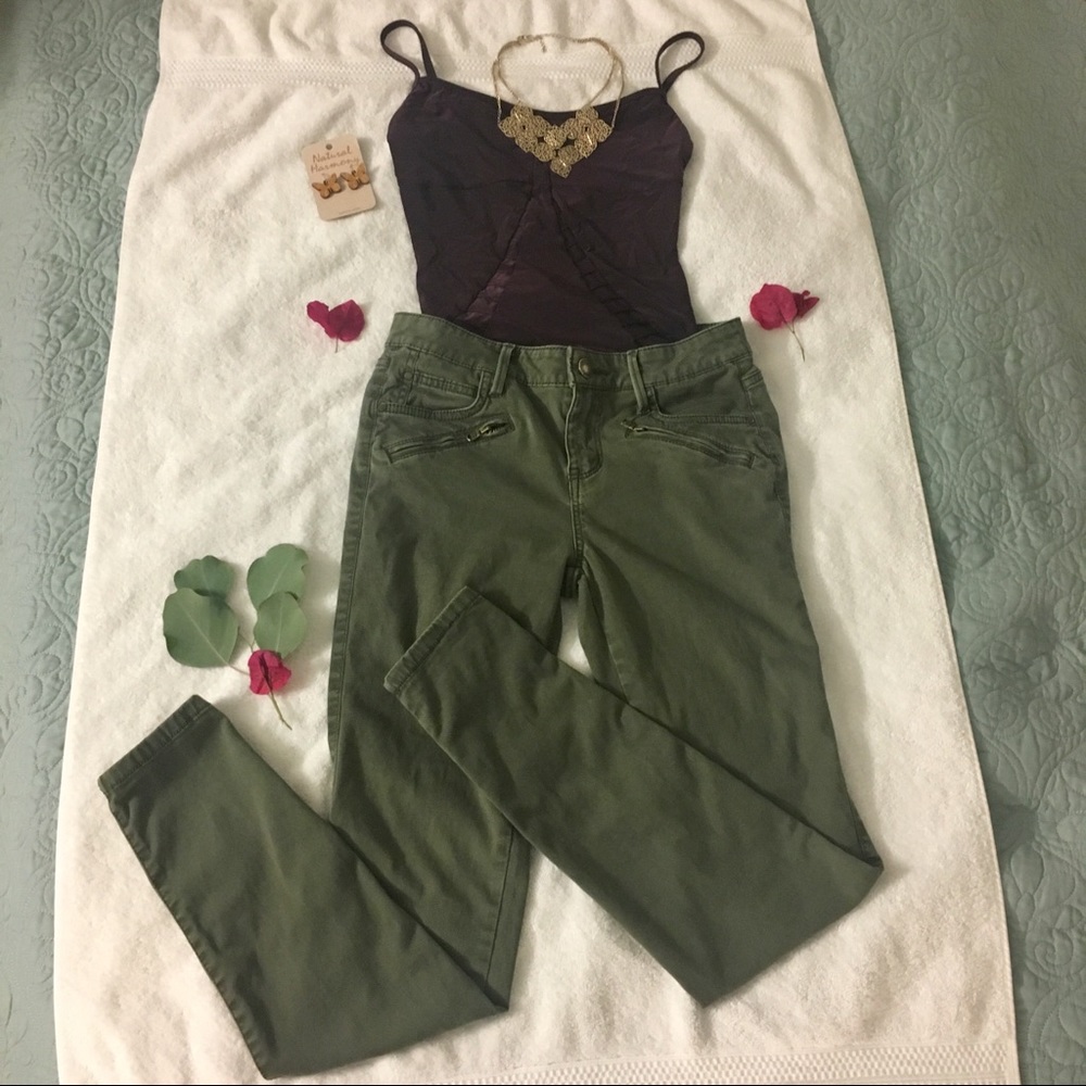 ✨FLASH SALE ✨ NWOT Olive Green Jeans