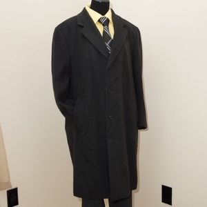 Handsome Bill Blass Men's Woolen Topcoat