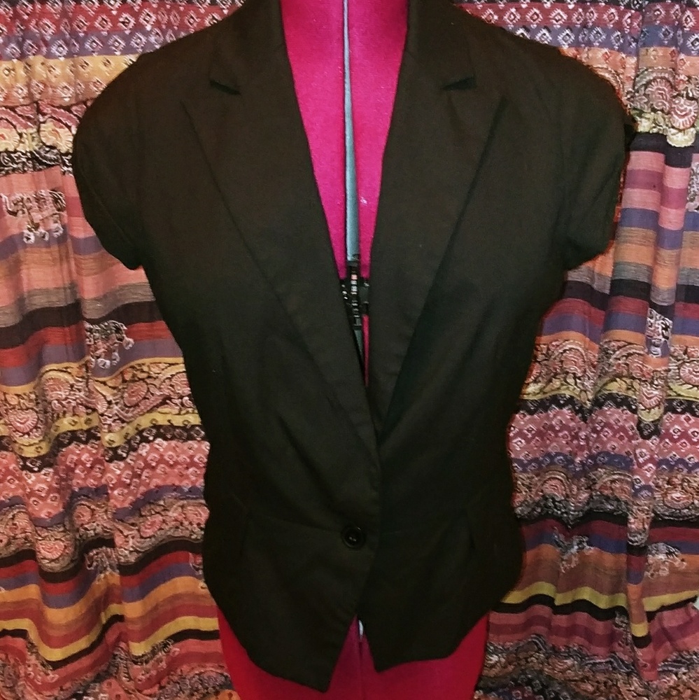 New York and Company sort sleeve jacket