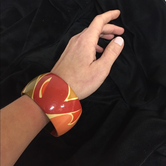 Vintage wood painted and amber colored bracelets - Picture 4 of 8