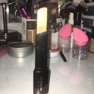 Hourglass foundation stick