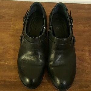 Women's size 8 and a 1/2 Born leather shoeboots