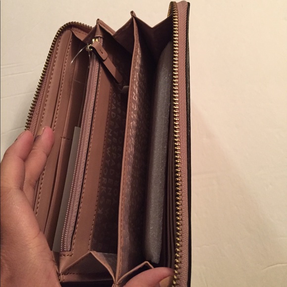 Kate spade neda wallet new *SOLD* - Picture 3 of 6