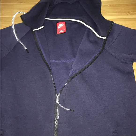 Nike Tech Hoodie / Windrunner - Picture 2 of 3