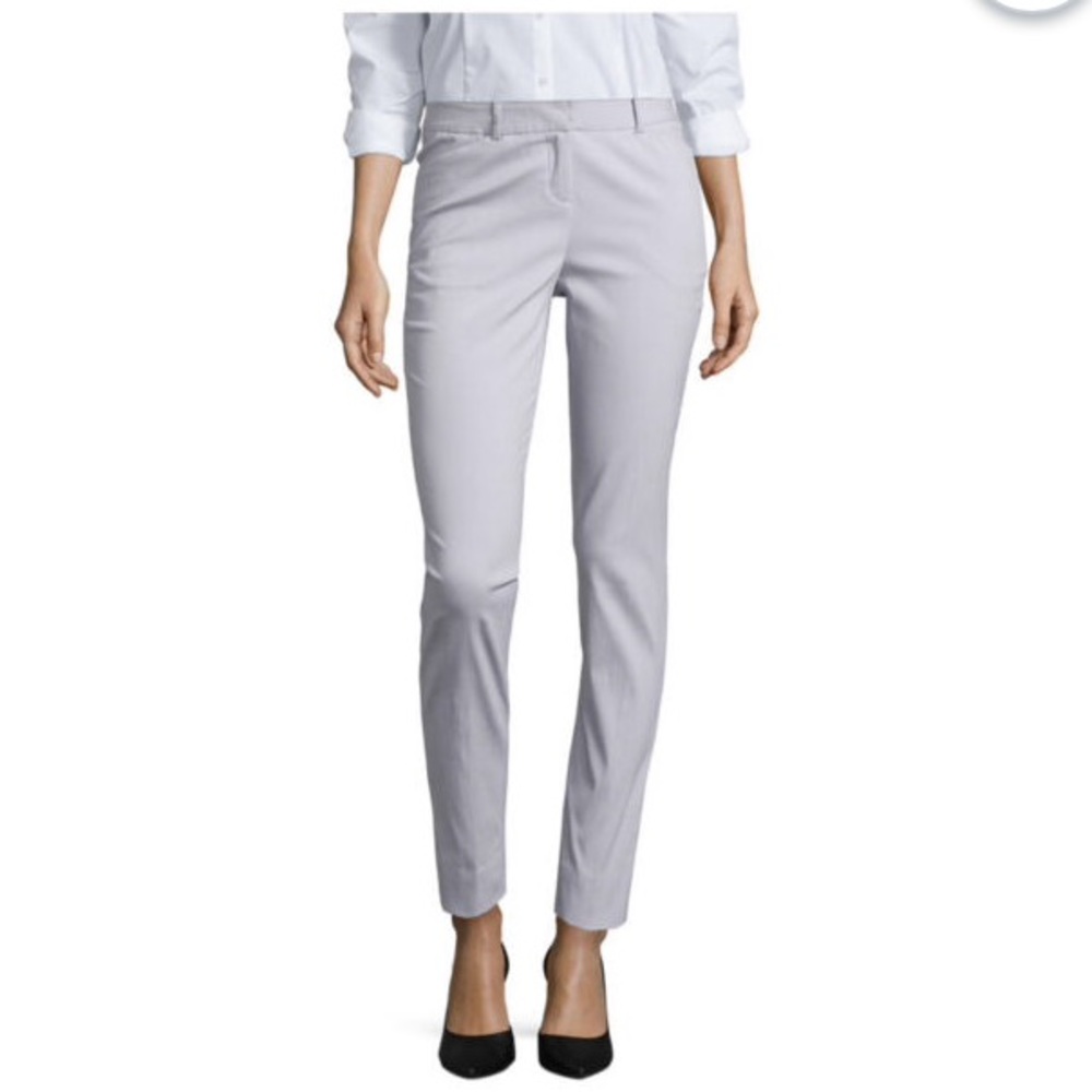 ❗️Final price drop❗️Slim fit ankle pants