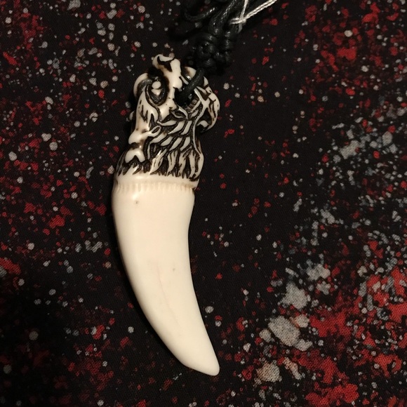 Hand carved tree sap claw - Picture 1 of 3