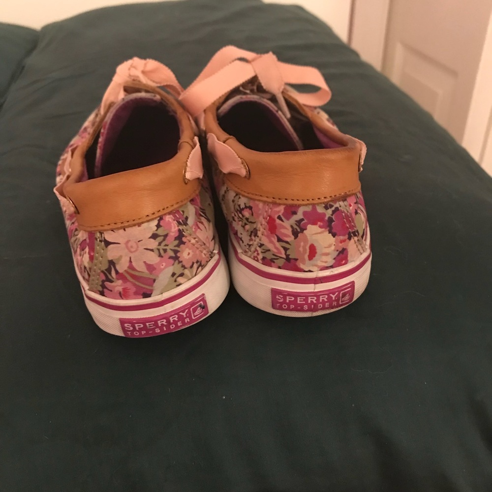 Floral sperrys size 9 1/2