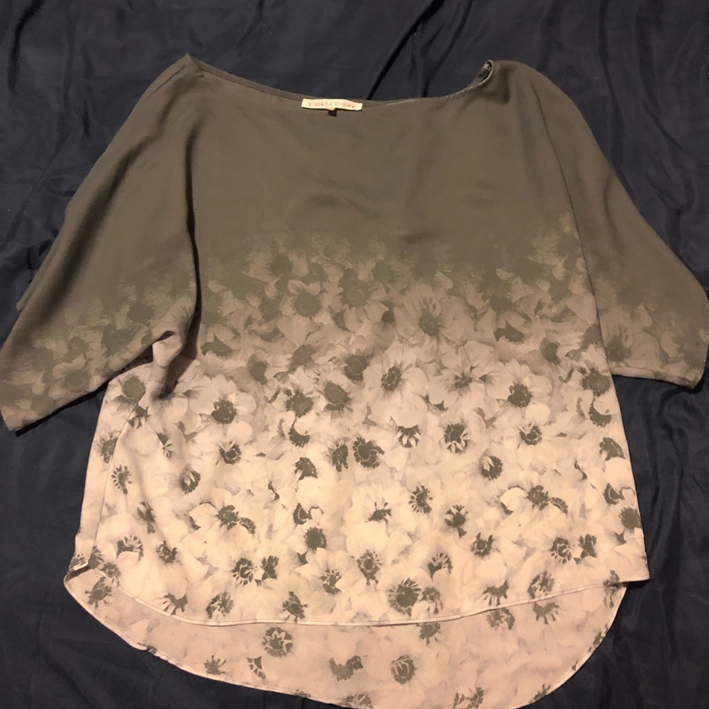 Flowy gray and off white beautiful blouse