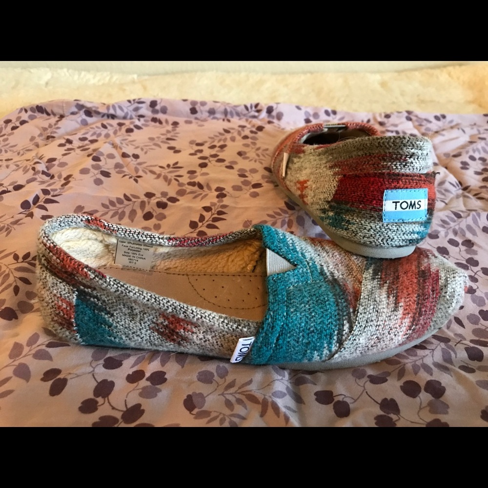 Toms tribal pattern wool and Sherpa lined size 7.5