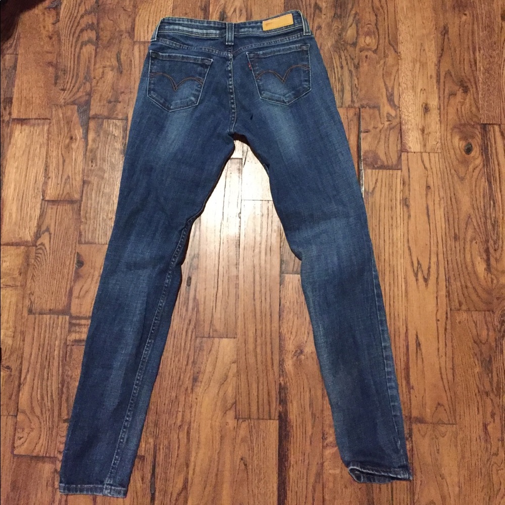 Medium wash skinny jeans