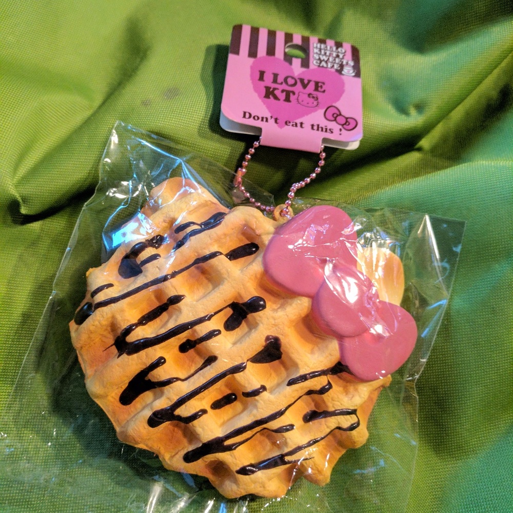 XSOLDX AUTH JUMBO CHOCO WAFFLE HELLO KITTY SQUISHY