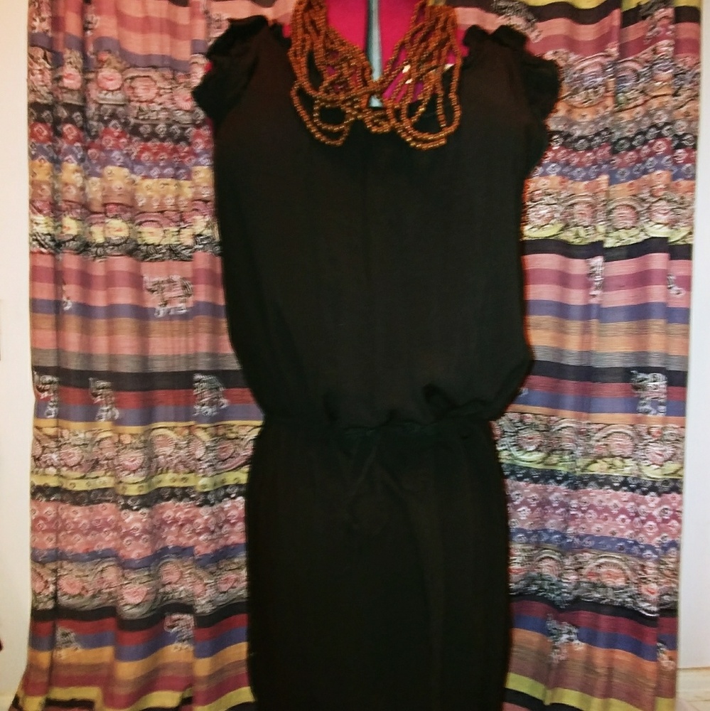 Short sleeved black dress