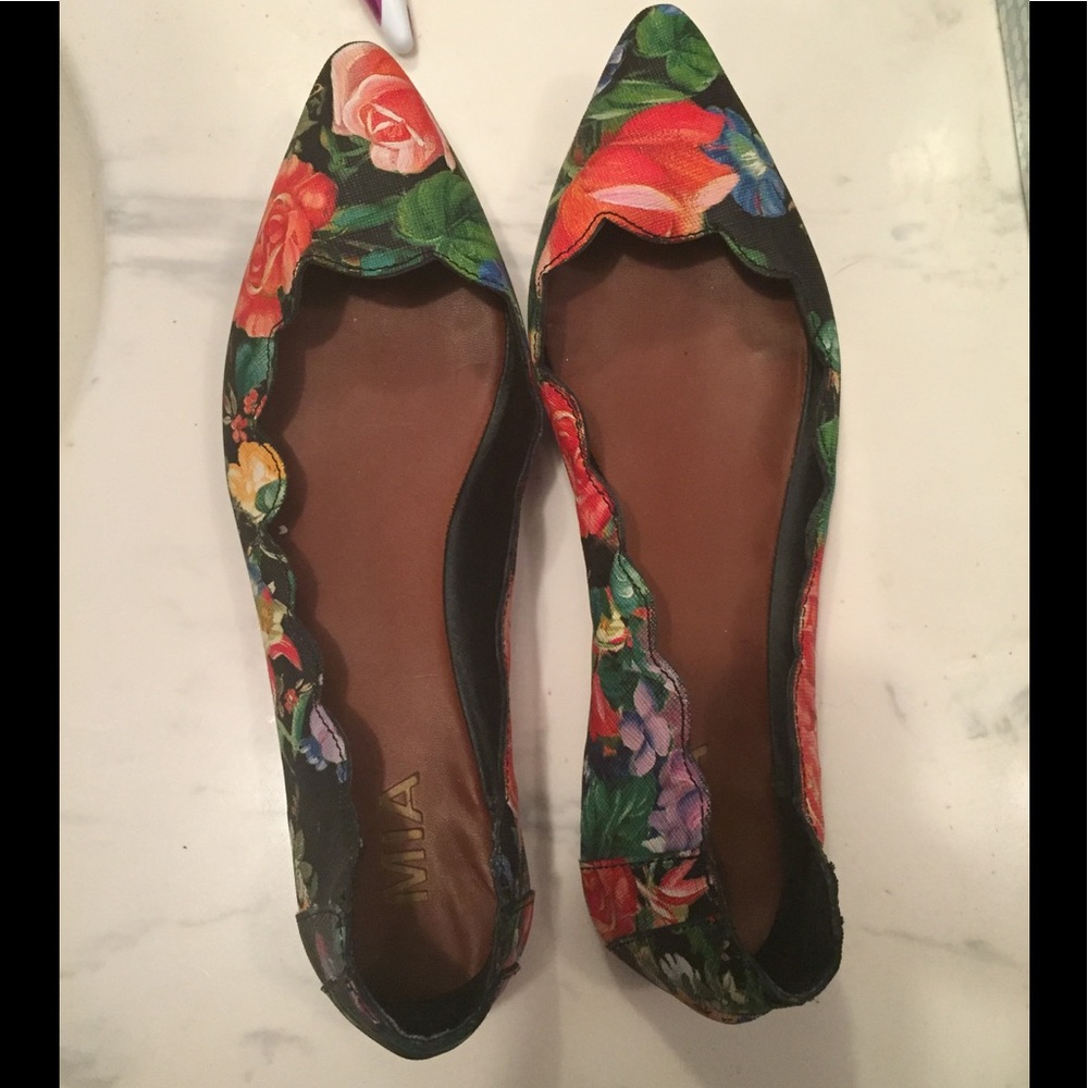 Mia leather flats!