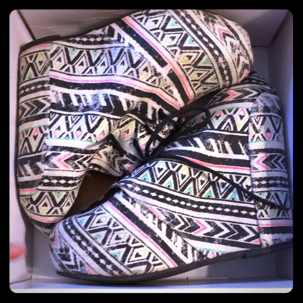 Size 10 wedges