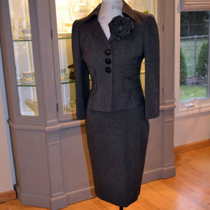 Stylish Nine West skirt suit size 4