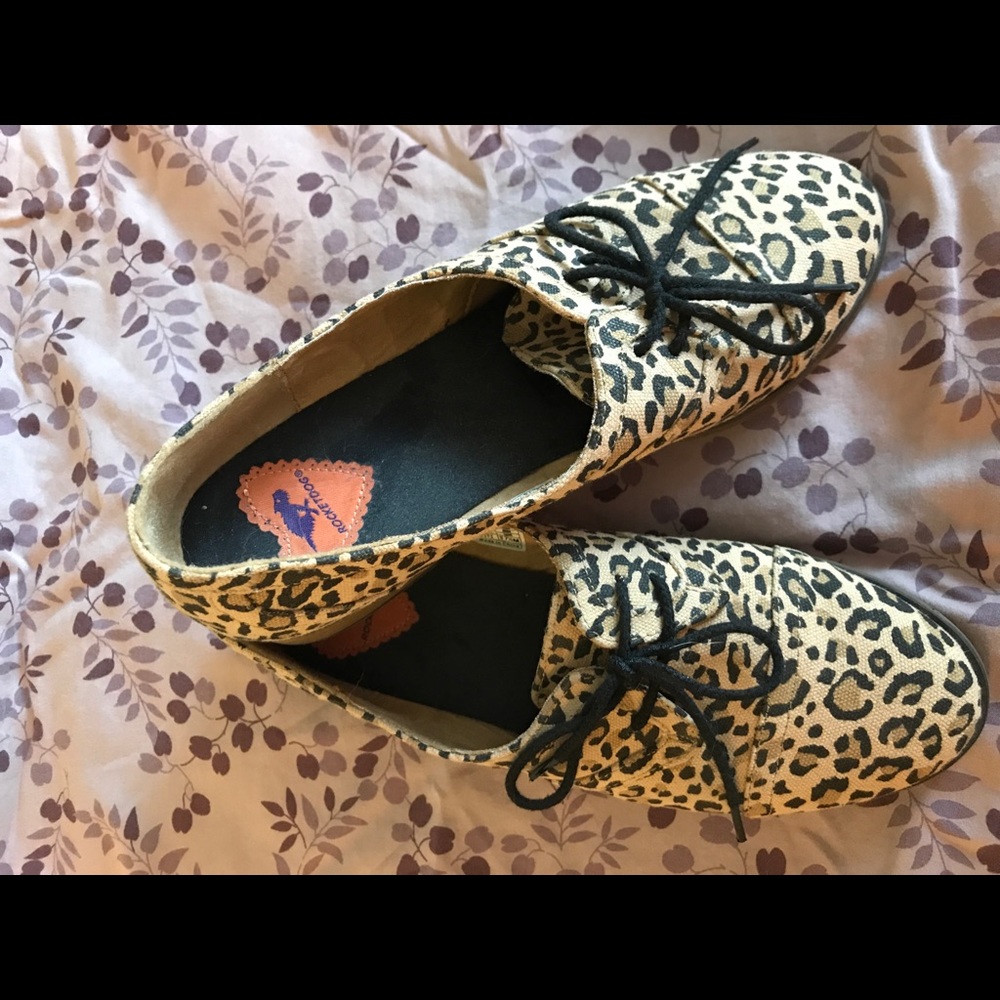 Leopard Rocket Dog oxford lace up shoes size 7.5
