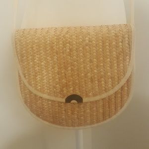 Straw basket weave tri compartment accordion purse