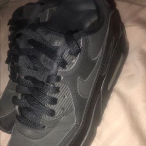 Black air max 90 size 6 youth
