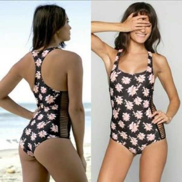 ✖️SOLD✖️ Acacia Swimwear - Picture 3 of 3