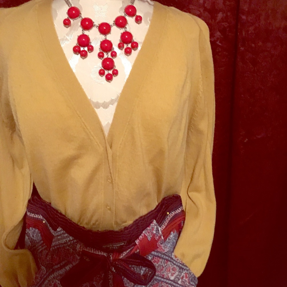 Yellow sweater with nice elegant lining